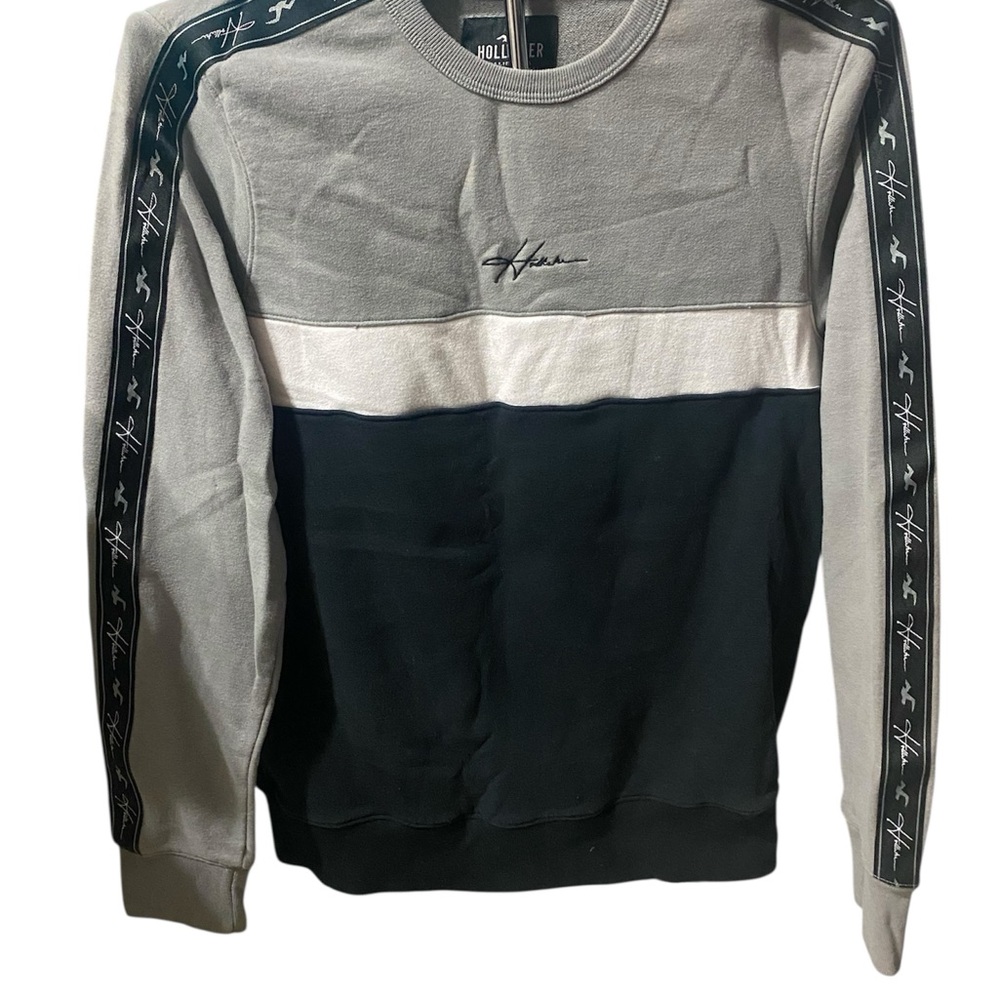 Hollister Men's Gray and Black Crewneck Sweater